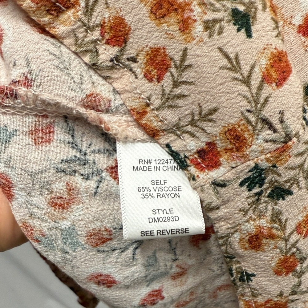 Elegant Floral Midi Dress with Puff Sleeves - Picture 11 of 12